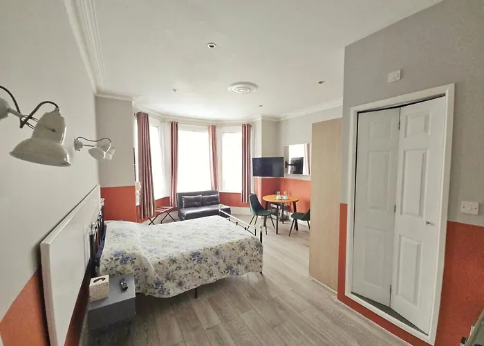 Avis Hotel