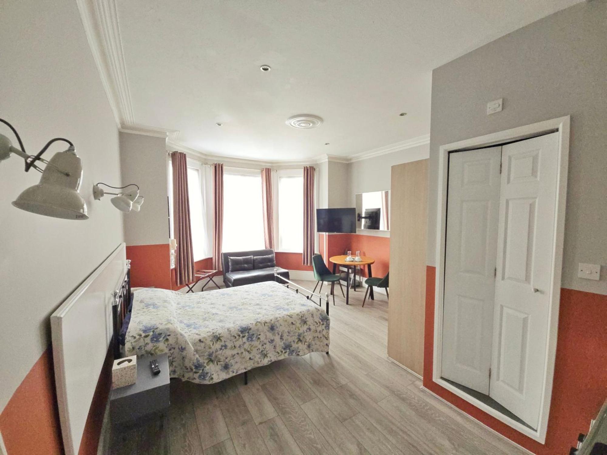 Hotel Avis 3*